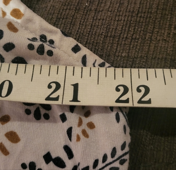 Max & Coco Women's Sleeveless Patterned Top - Picture 4 of 4